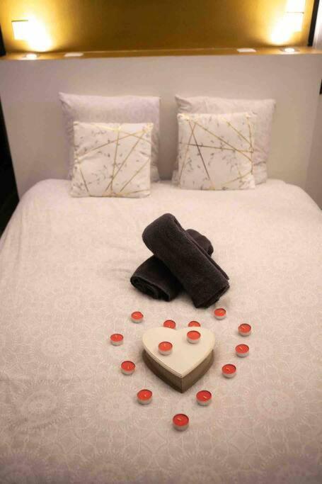 Loft De Courcaille - Balneo - Free Parking - Wifi Apartment Orleans Bagian luar foto