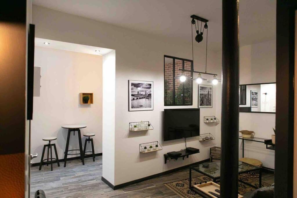 Loft De Courcaille - Balneo - Free Parking - Wifi Apartment Orleans Bagian luar foto