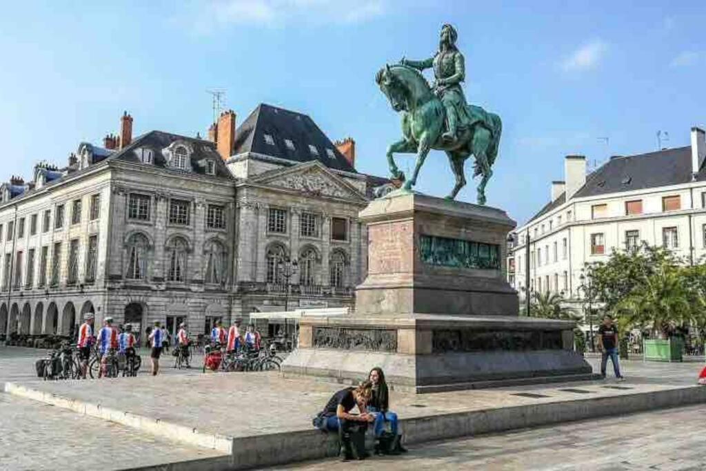 Loft De Courcaille - Balneo - Free Parking - Wifi Apartment Orleans Bagian luar foto